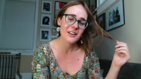 Snapshot of cecilysaintclaire chatting on 12-13-24, 02:38 Cecily Saint Claire online show from 12-13-24, 02:38