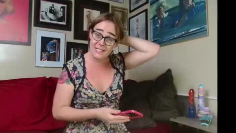 Snapshot of cecilysaintclaire chatting on 10-21-25, 12:17 Cecily Saint Claire online show from 10-21-25, 12:17