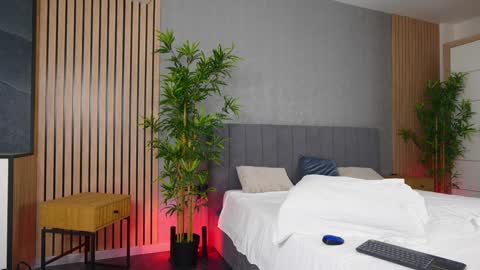 Snapshot of celestara chatting on 12-19-24, 02:13 Celestara online show from 12-19-24, 02:13