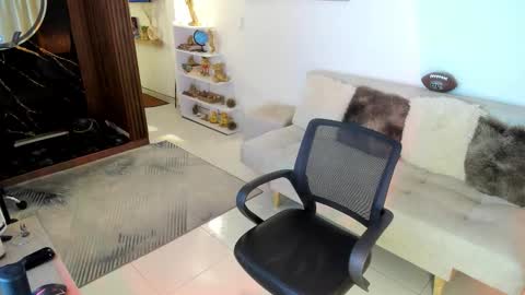 Snapshot of celeste_funnyy chatting on 10-27-25, 02:26 Andrea online show from 10-27-25, 02:26