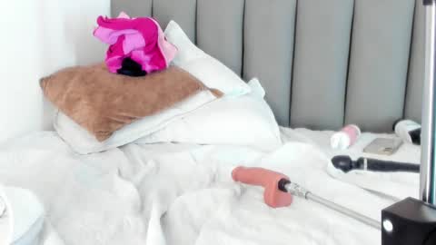 celeste_smmith_ online show from 02-25-25, 09:31