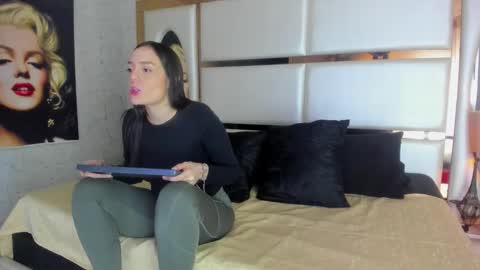Snapshot of celeste_starsss chatting on 12-19-25, 02:13 celeste_starsss online show from 12-19-25, 02:13