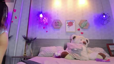 Snapshot of celeste_wang chatting on 02-20-26, 12:05 Celeste online show from 02-20-26, 12:05