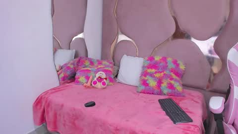 Snapshot of celestexht chatting on 12-15-25, 04:50 Natalia online show from 12-15-25, 04:50