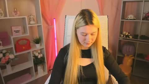 your cute kitty online show from 04-19-26, 07:05