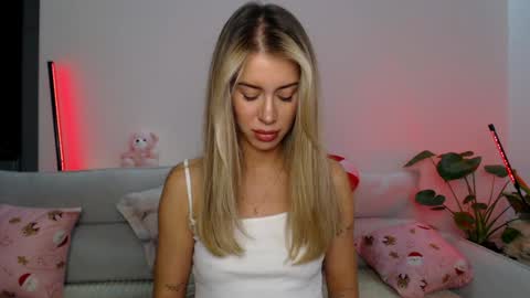 Snapshot of celin_summer chatting on 12-15-24, 08:58 Celin online show from 12-15-24, 08:58