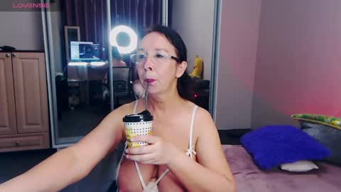 Snapshot of celine_faer1 chatting on 05-01-26, 01:05 Celine online show from 05-01-26, 01:05