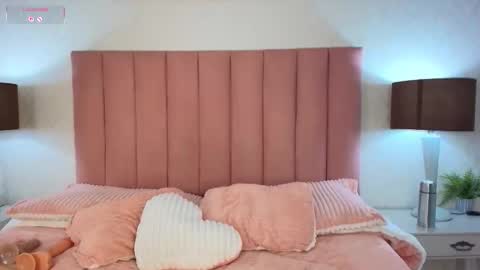 Snapshot of celine_golden chatting on 11-11-25, 10:54 CELINE online show from 11-11-25, 10:54