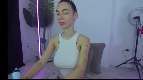 Snapshot of celine_roxelle chatting on 11-11-25, 06:46 Celine Roxelle online show from 11-11-25, 06:46