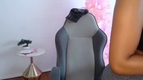 Celine Costas online show from 05-12-26, 02:58