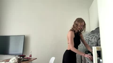 Snapshot of celineruppert chatting on 06-01-26, 02:46 Amilia online show from 06-01-26, 02:46