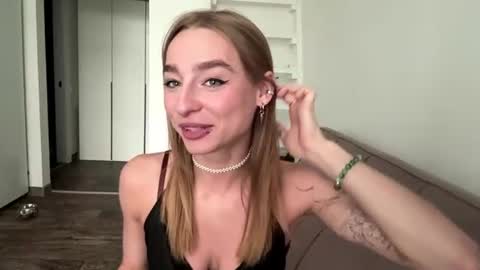 Snapshot of celineruppert chatting on 06-11-26, 12:08 Amilia online show from 06-11-26, 12:08