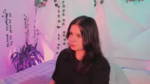 Hello guys my name is Sofi and Lizzie and  Vanessa online show from 01-15-26, 04:06