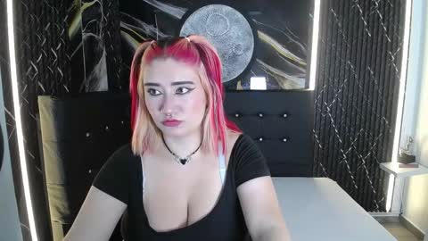 Snapshot of cerecita_02 chatting on 05-21-26, 11:23 Cerecita online show from 05-21-26, 11:23
