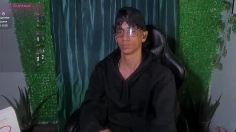 Snapshot of cfiscm chatting on 12-17-25, 07:25 NAMOR online show from 12-17-25, 07:25