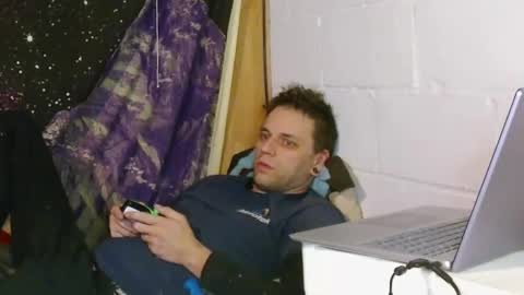 Snapshot of cguffey2284 chatting on 01-29-25, 01:27 cguffey2284 online show from 01-29-25, 01:27