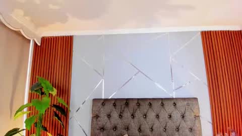 CHAARLOTTEE online show from 12-16-25, 08:25