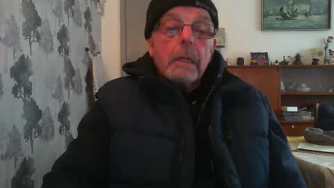 Snapshot of champers37 chatting on 01-28-25, 11:17 Champers online show from 01-28-25, 11:17