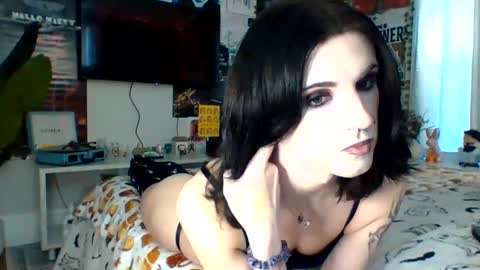 Snapshot of chanel2002 chatting on 10-29-25, 02:52 chanel2002 online show from 10-29-25, 02:52