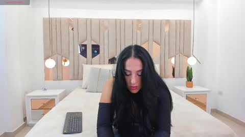 Snapshot of chanel_watson chatting on 05-12-26, 04:53 CHANEL online show from 05-12-26, 04:53