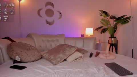 Snapshot of chanellmoon chatting on 07-09-26, 01:26 Chanell online show from 07-09-26, 01:26