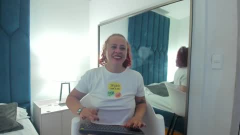 Snapshot of channelfox__ chatting on 12-19-24, 11:35 Channelfox online show from 12-19-24, 11:35