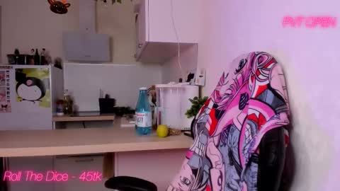 Snapshot of channeluwu chatting on 02-27-25, 02:21 Holly online show from 02-27-25, 02:21