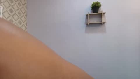 Snapshot of chantal_taylor_ chatting on 02-14-25, 06:19 Raquel online show from 02-14-25, 06:19