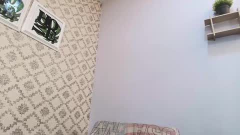 Snapshot of chantal_taylor_ chatting on 02-17-25, 12:05 Raquel online show from 02-17-25, 12:05