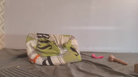 Snapshot of chantal_taylor_ chatting on 02-22-25, 06:19 Raquel online show from 02-22-25, 06:19