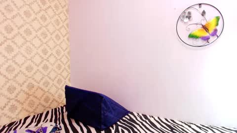 Snapshot of chantal_taylor_ chatting on 09-20-25, 12:06 Raquel online show from 09-20-25, 12:06