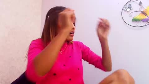 Snapshot of chantal_taylor_ chatting on 09-27-25, 12:10 Raquel online show from 09-27-25, 12:10