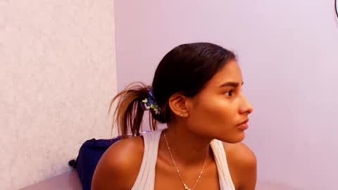 Snapshot of chantal_taylor_ chatting on 10-01-25, 12:00 Raquel online show from 10-01-25, 12:00