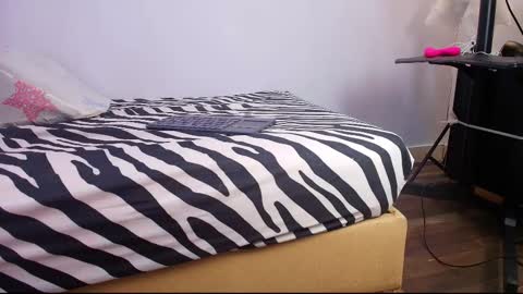 Snapshot of chantal_taylor_ chatting on 10-17-25, 12:08 Raquel online show from 10-17-25, 12:08