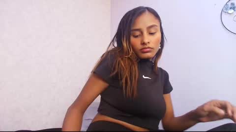 Snapshot of chantal_taylor_ chatting on 10-25-25, 12:02 Raquel online show from 10-25-25, 12:02