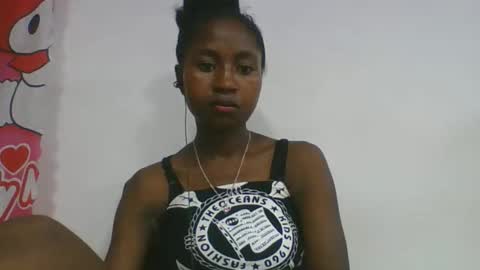 Snapshot of chantale483461 chatting on 04-19-26, 04:23 chantale483461 online show from 04-19-26, 04:23