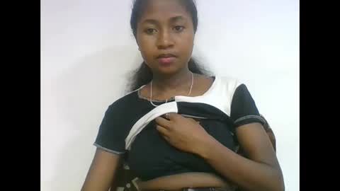 Snapshot of chantale483461 chatting on 05-28-26, 10:12 chantale483461 online show from 05-28-26, 10:12