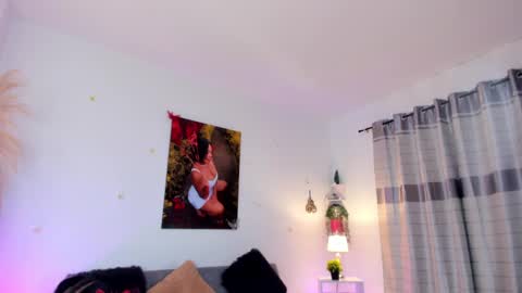 Snapshot of chantall_smith chatting on 11-15-25, 12:02 online show from 11-15-25, 12:02