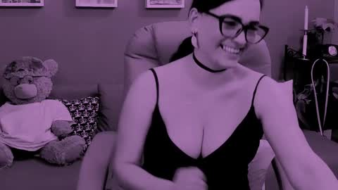 The Queen online show from 04-25-26, 08:06