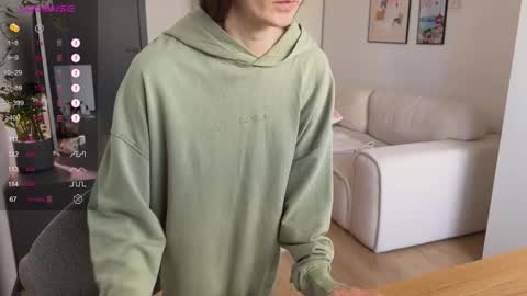 Snapshot of chantwow chatting on 09-14-25, 10:25 Liz online show from 09-14-25, 10:25