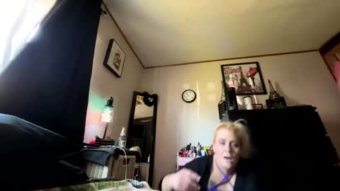 Snapshot of chaosangel33 chatting on 06-05-26, 04:35 Ms. Behaving online show from 06-05-26, 04:35