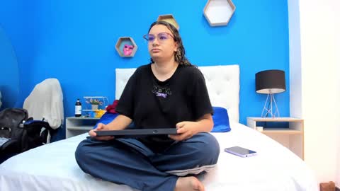 Charles y Elara online show from 12-29-24, 03:44