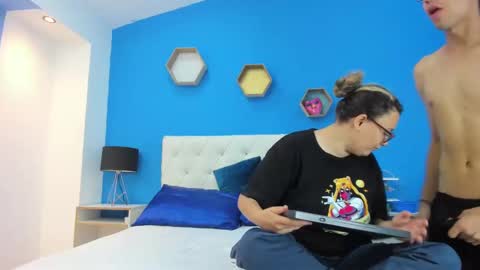 Charles y Elara online show from 01-23-25, 03:58