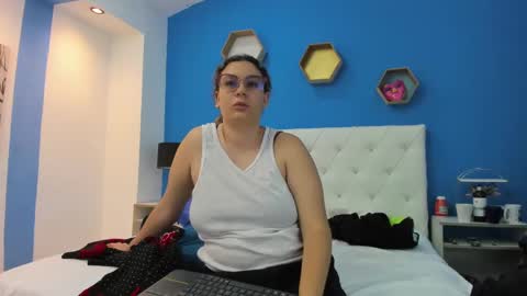 Charles y Elara online show from 01-24-25, 03:32