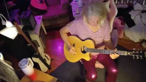 Snapshot of charli_girl chatting on 01-16-25, 01:37 Charli online show from 01-16-25, 01:37