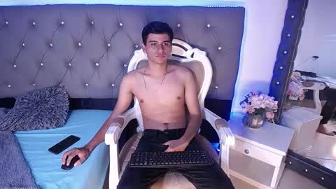 Snapshot of charlie_cock_ chatting on 10-09-25, 04:32 Charlie online show from 10-09-25, 04:32