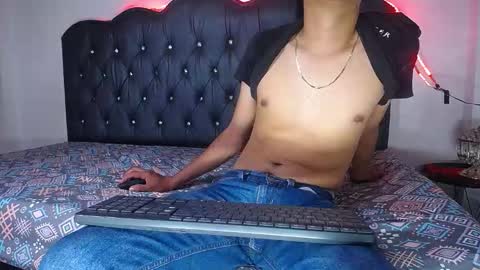 Snapshot of charlie_cock_ chatting on 10-21-25, 09:04 Charlie online show from 10-21-25, 09:04