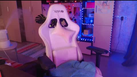 Snapshot of charlie_wtf chatting on 12-28-24, 08:36 charlie online show from 12-28-24, 08:36