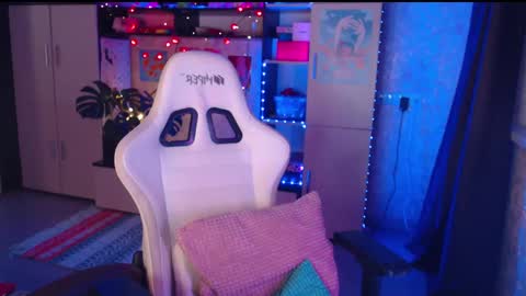 Snapshot of charlie_wtf chatting on 02-16-25, 07:38 charlie online show from 02-16-25, 07:38