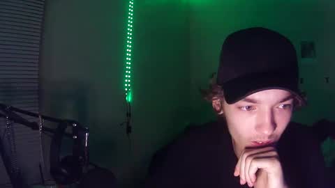 Snapshot of charlied09302 chatting on 10-25-25, 05:37 char sexiness online show from 10-25-25, 05:37